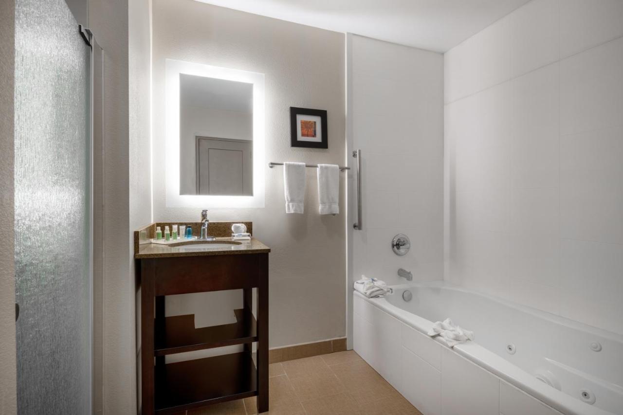 Holiday Inn Poughkeepsie By Ihg Екстериор снимка