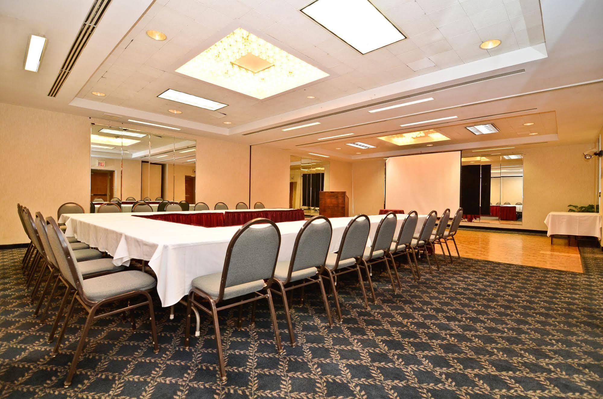 Holiday Inn Poughkeepsie By Ihg Бизнес снимка